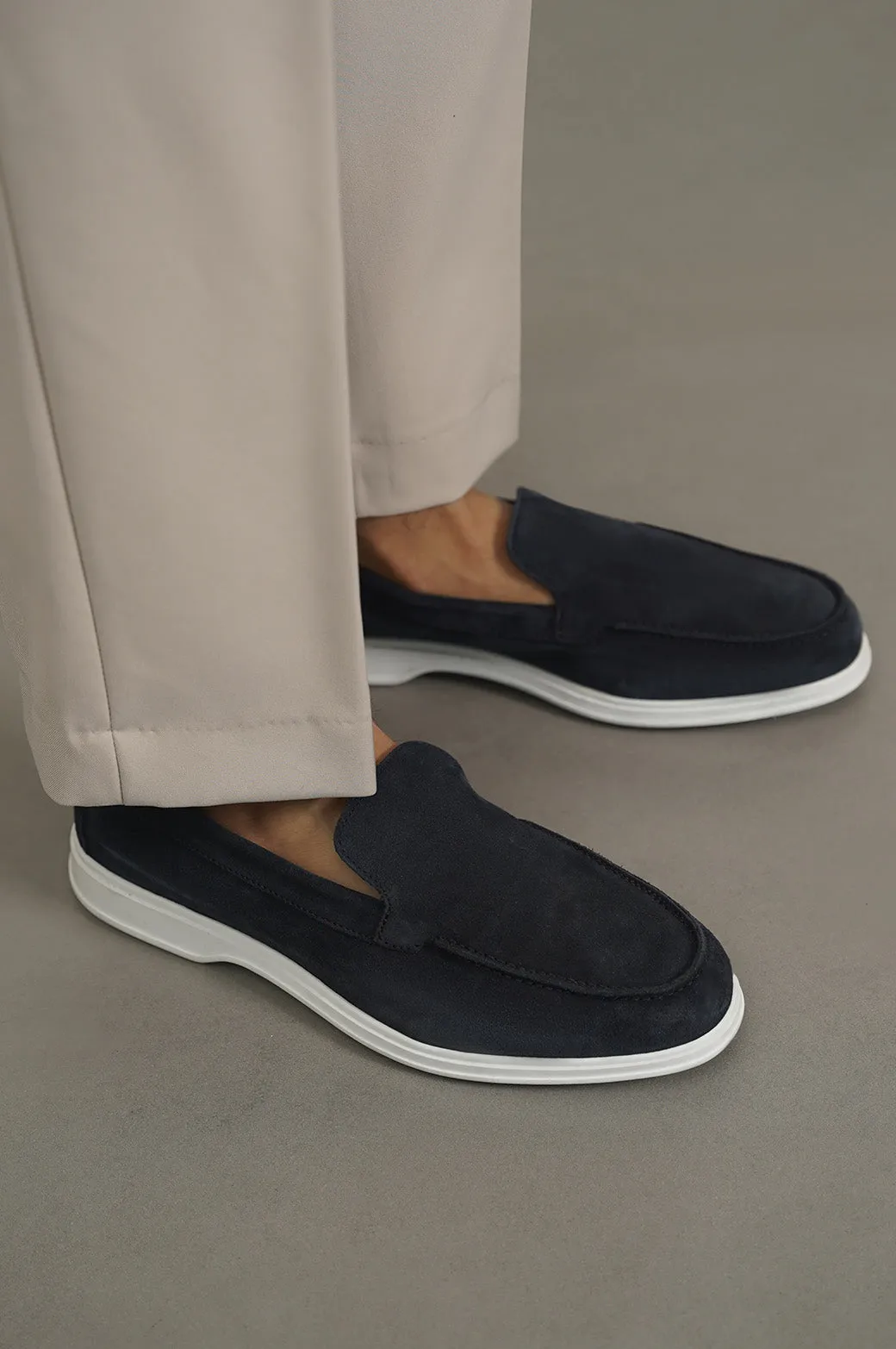 COMFORTABLE LEATHER LOAFERS