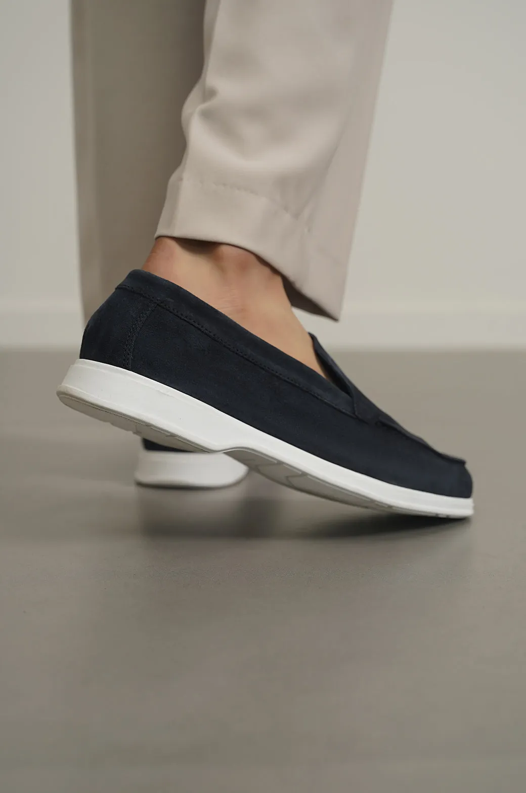 COMFORTABLE LEATHER LOAFERS