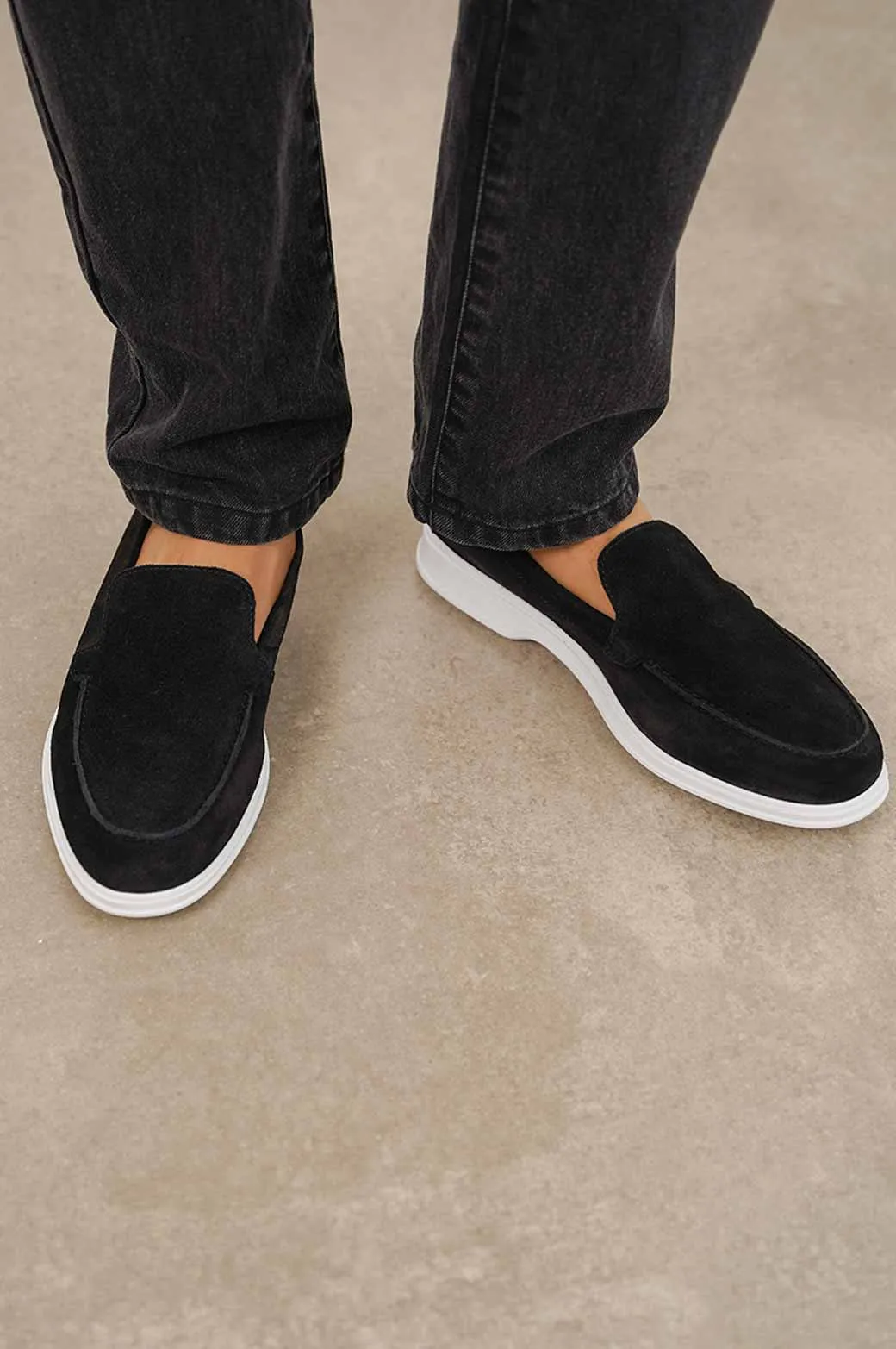 COMFORTABLE LEATHER LOAFERS