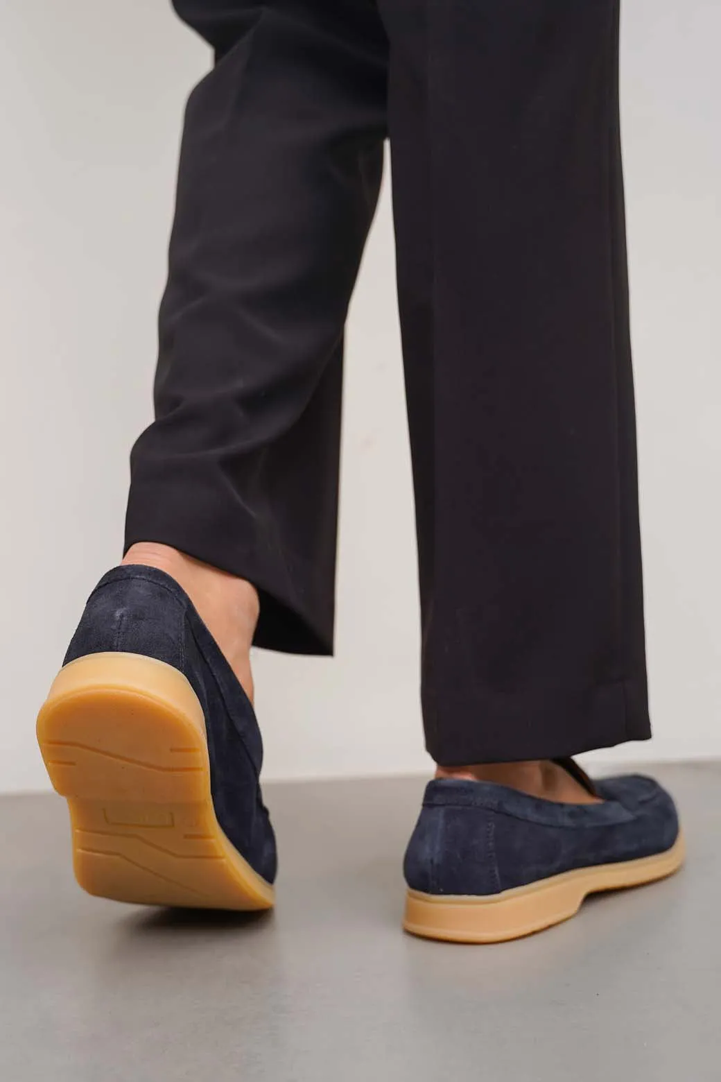 COMFORTABLE LEATHER LOAFERS