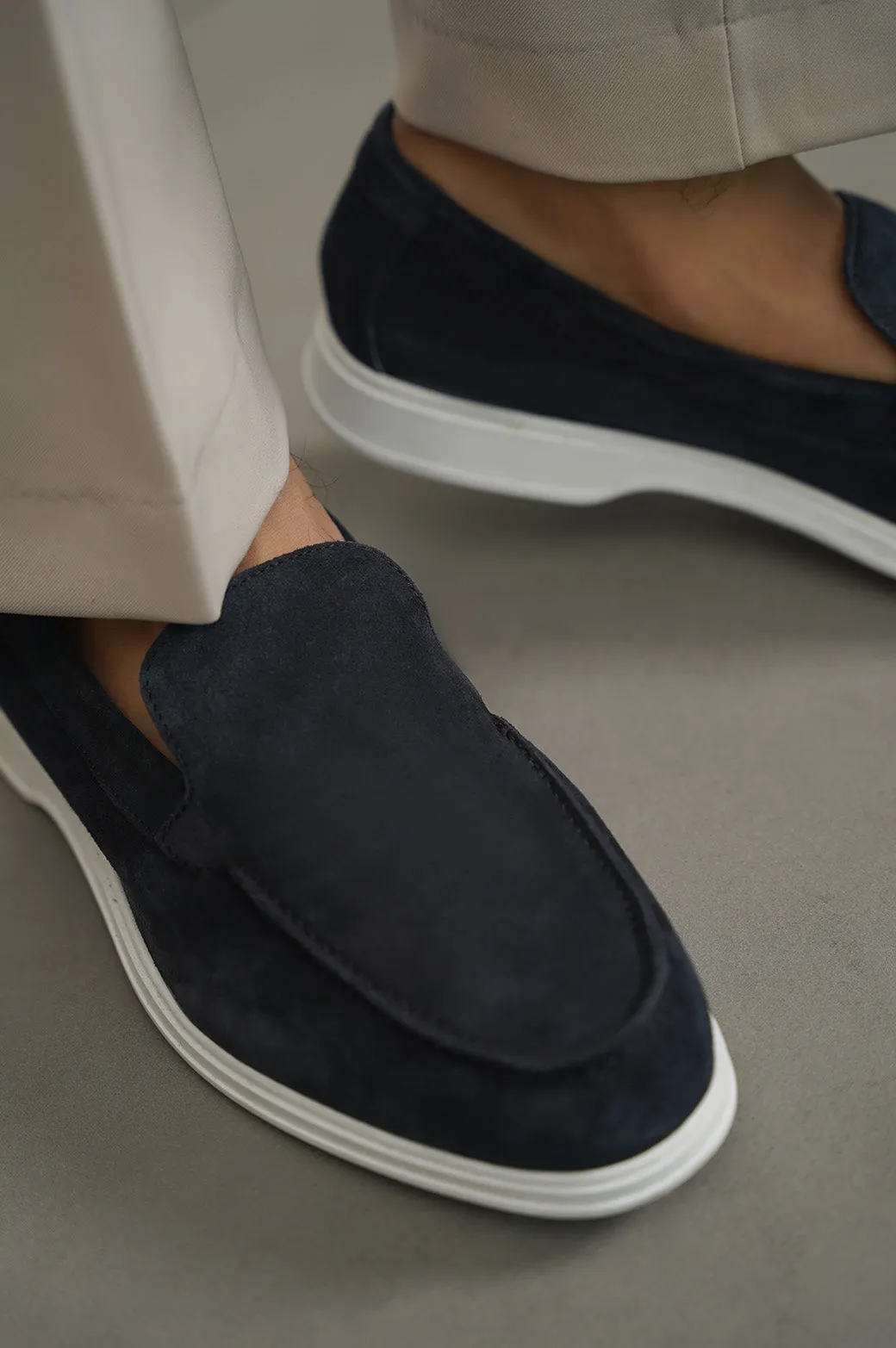 COMFORTABLE LEATHER LOAFERS