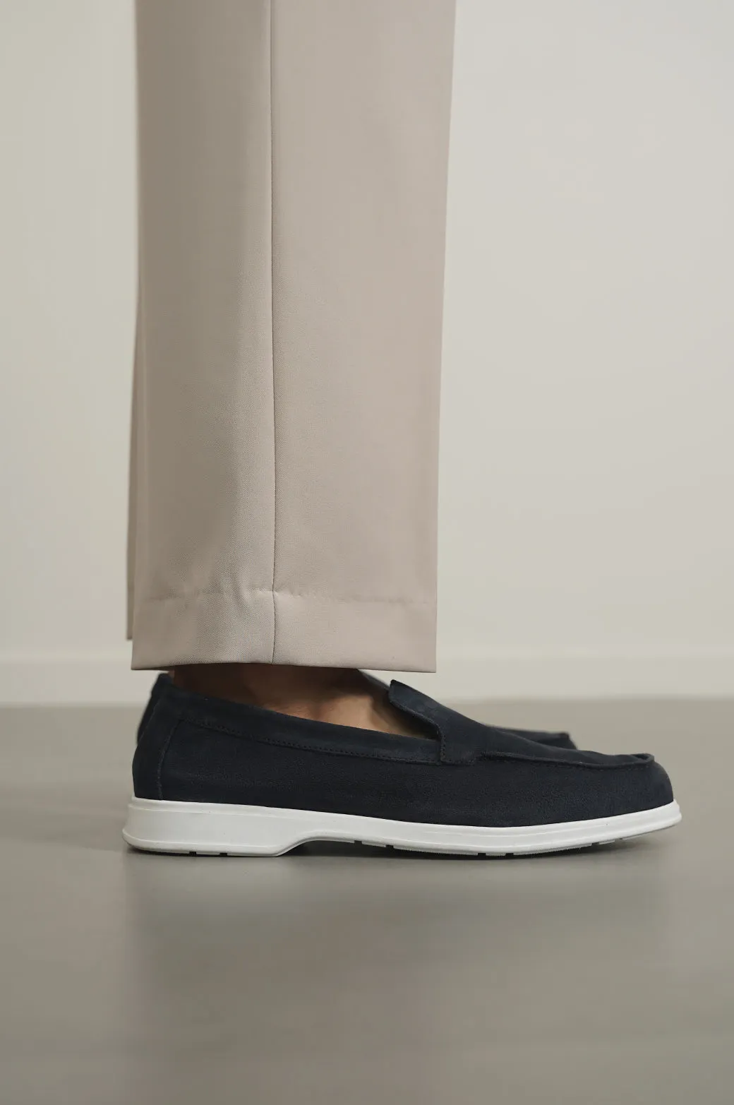 COMFORTABLE LEATHER LOAFERS