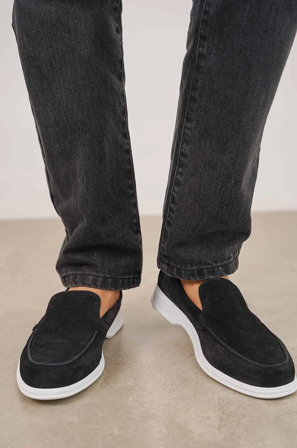 COMFORTABLE LEATHER LOAFERS