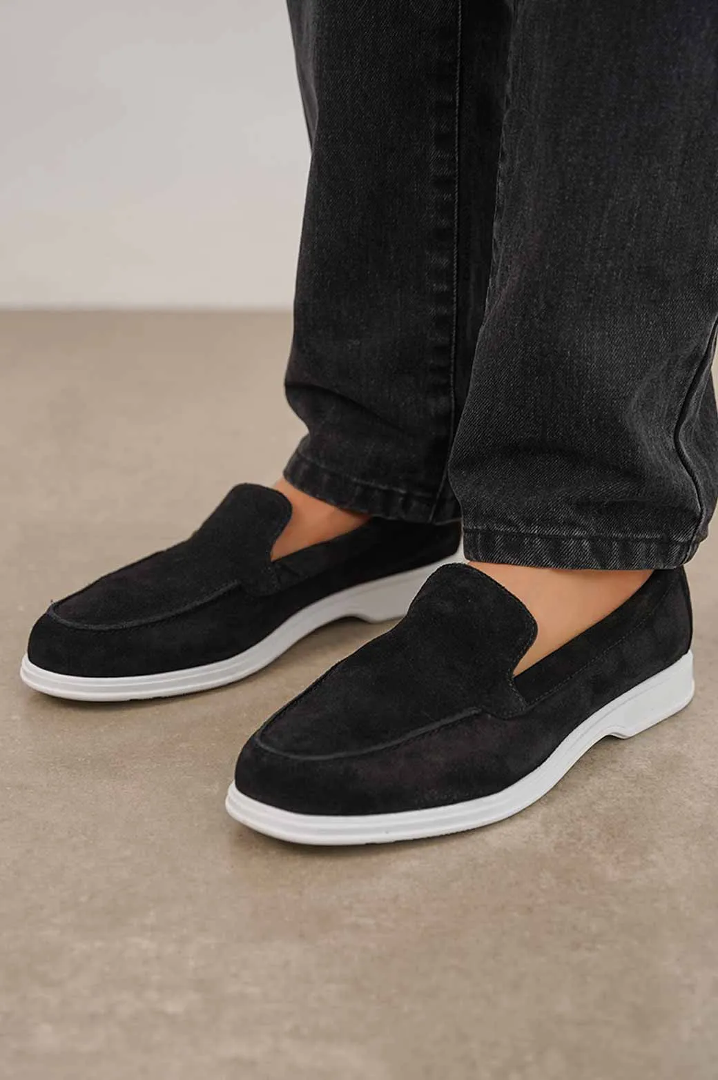 COMFORTABLE LEATHER LOAFERS