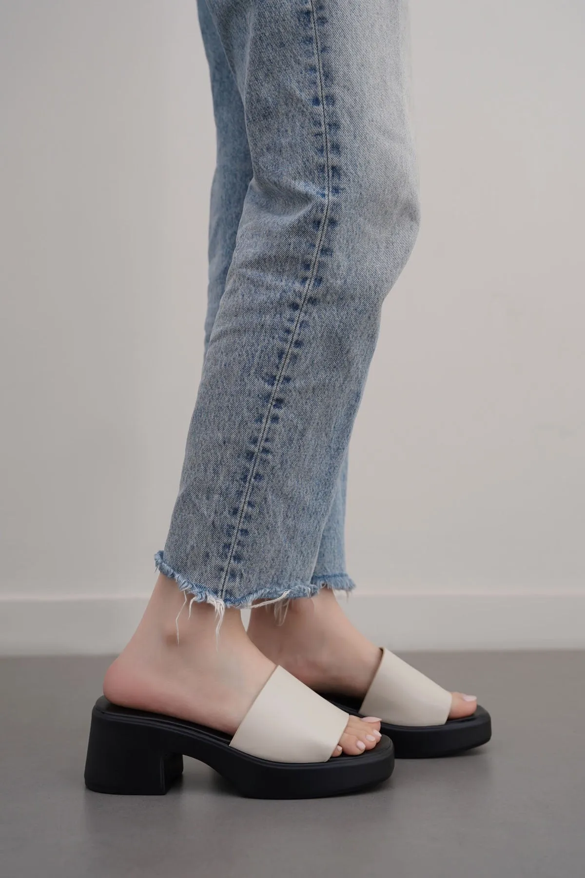 EASY BLOCK HEELS
