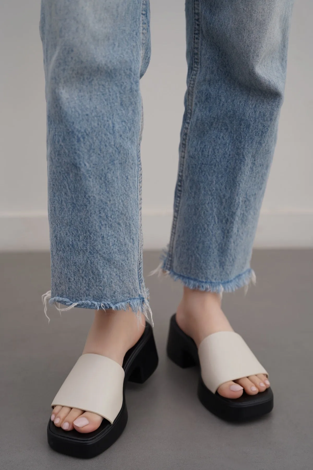 EASY BLOCK HEELS