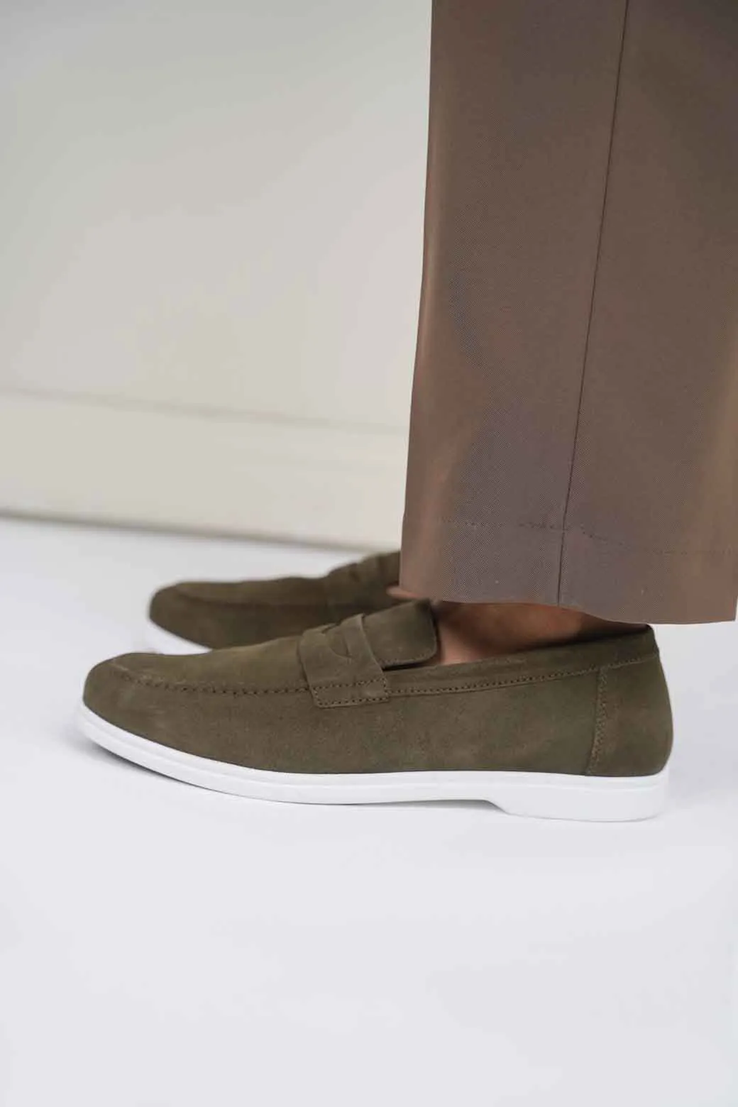 LEATHER LOAFERS
