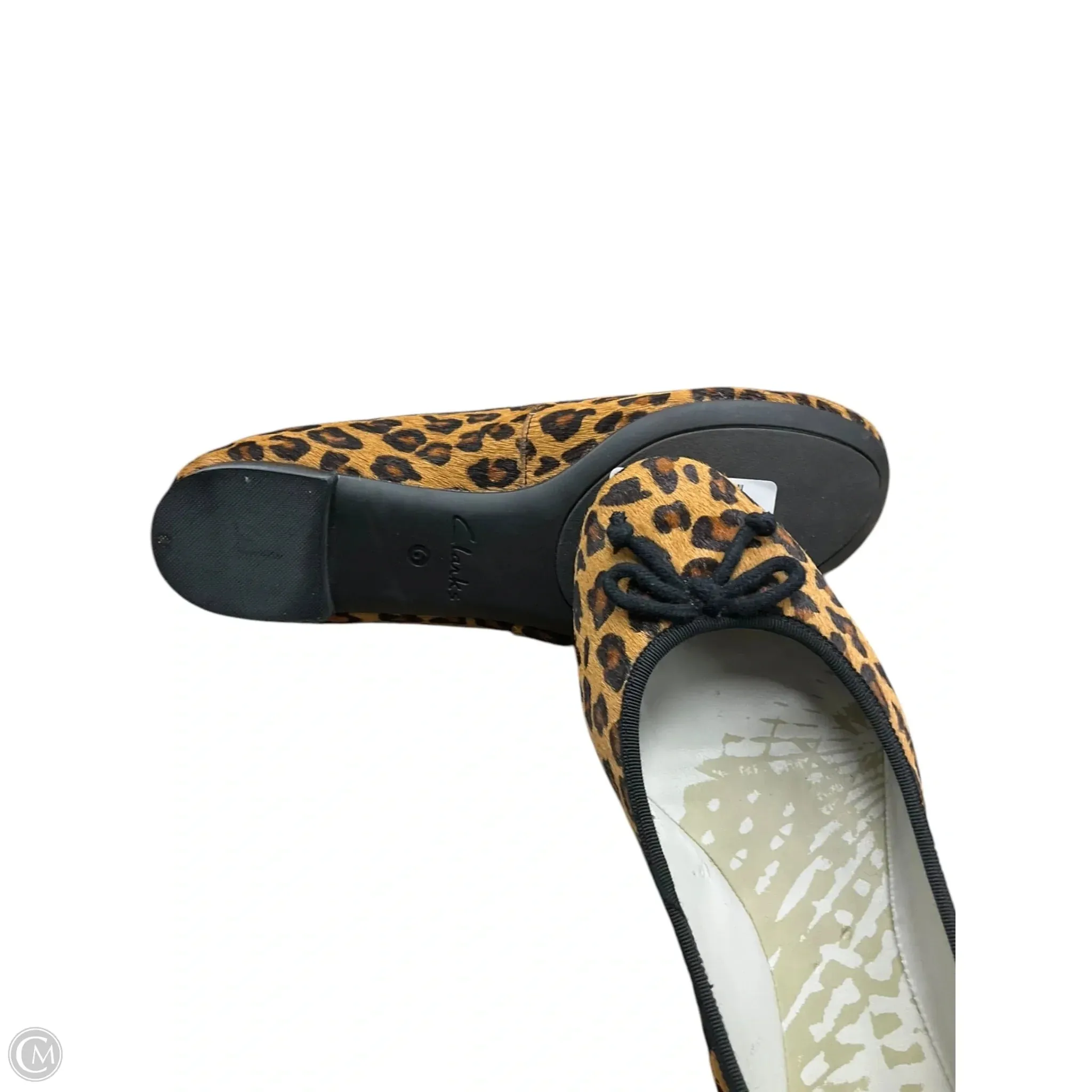 Shoes Flats By Clarks In Animal Print, Size: 6