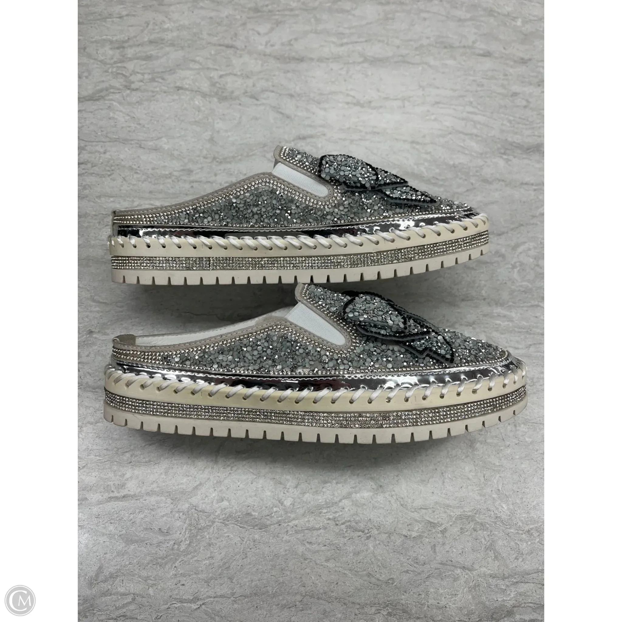 Shoes Flats By Clothes Mentor In Grey, Size: 8