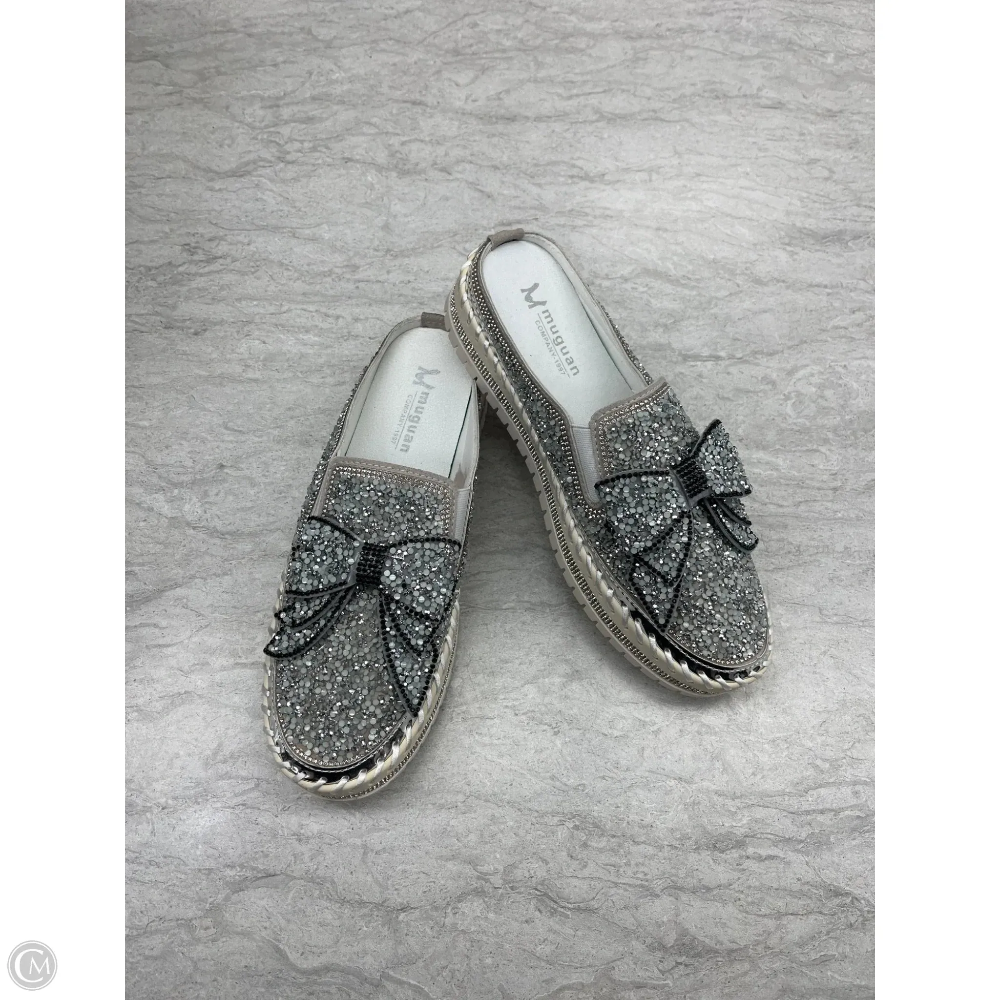 Shoes Flats By Clothes Mentor In Grey, Size: 8