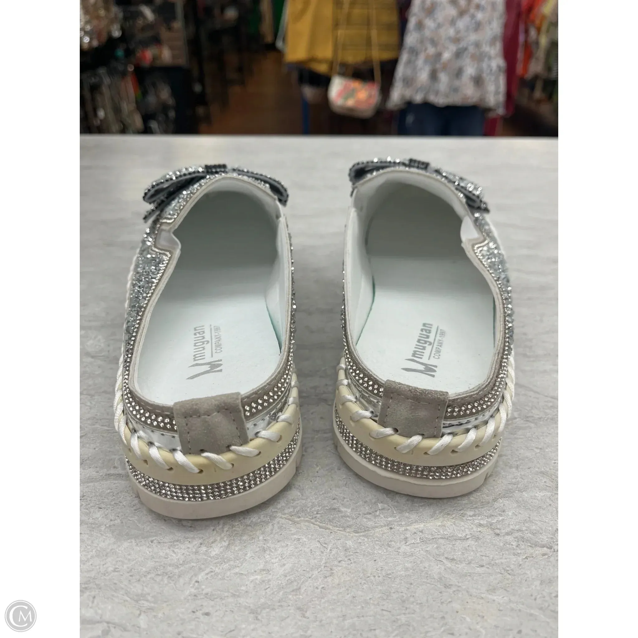 Shoes Flats By Clothes Mentor In Grey, Size: 8