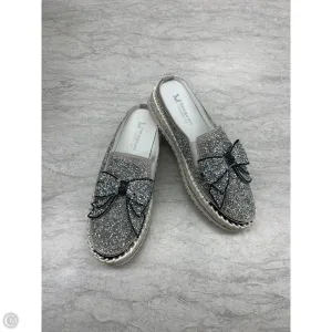Shoes Flats By Clothes Mentor In Grey, Size: 8