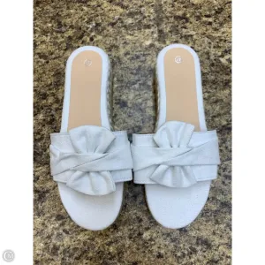Shoes Flats By Cmf In White, Size: 11