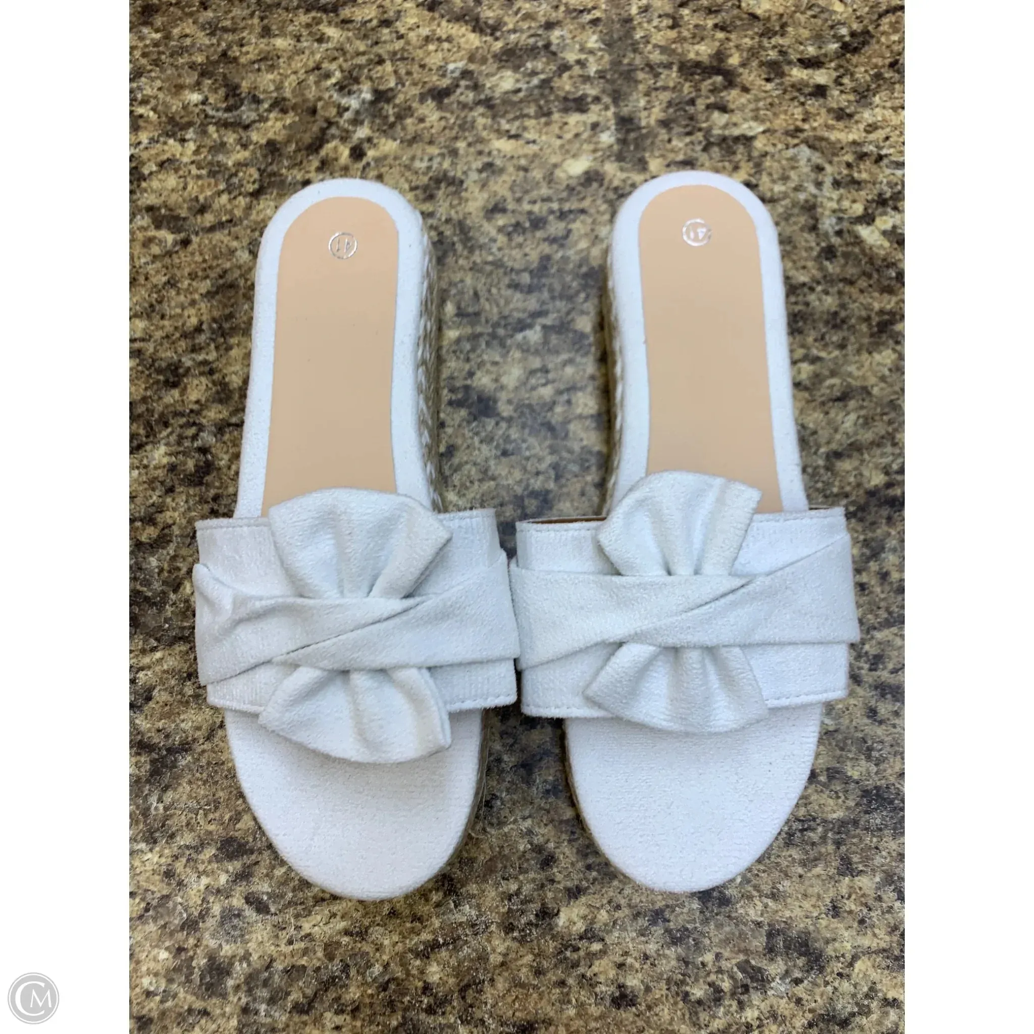 Shoes Flats By Cmf In White, Size: 11