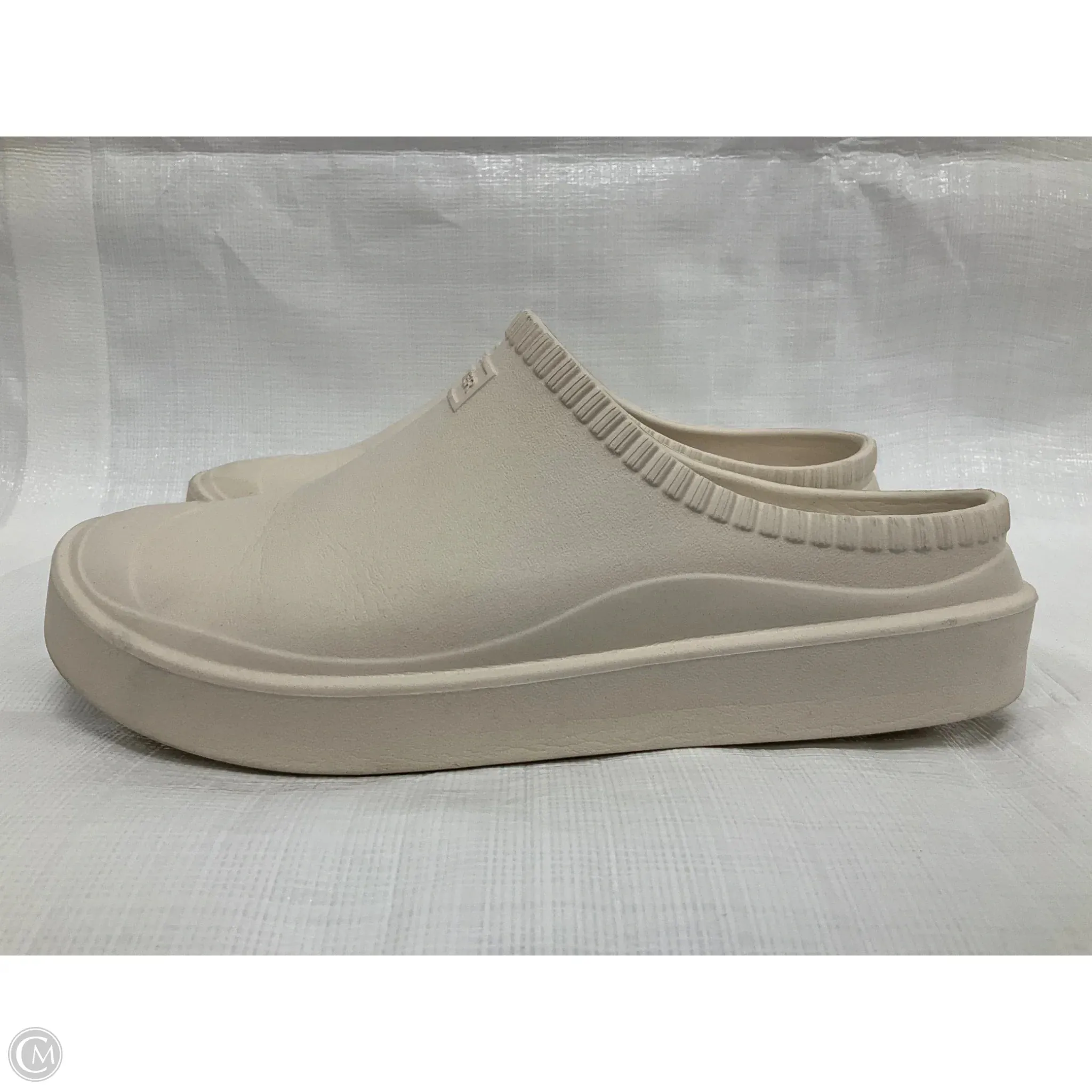 Shoes Flats By Hunter In White, Size: 6