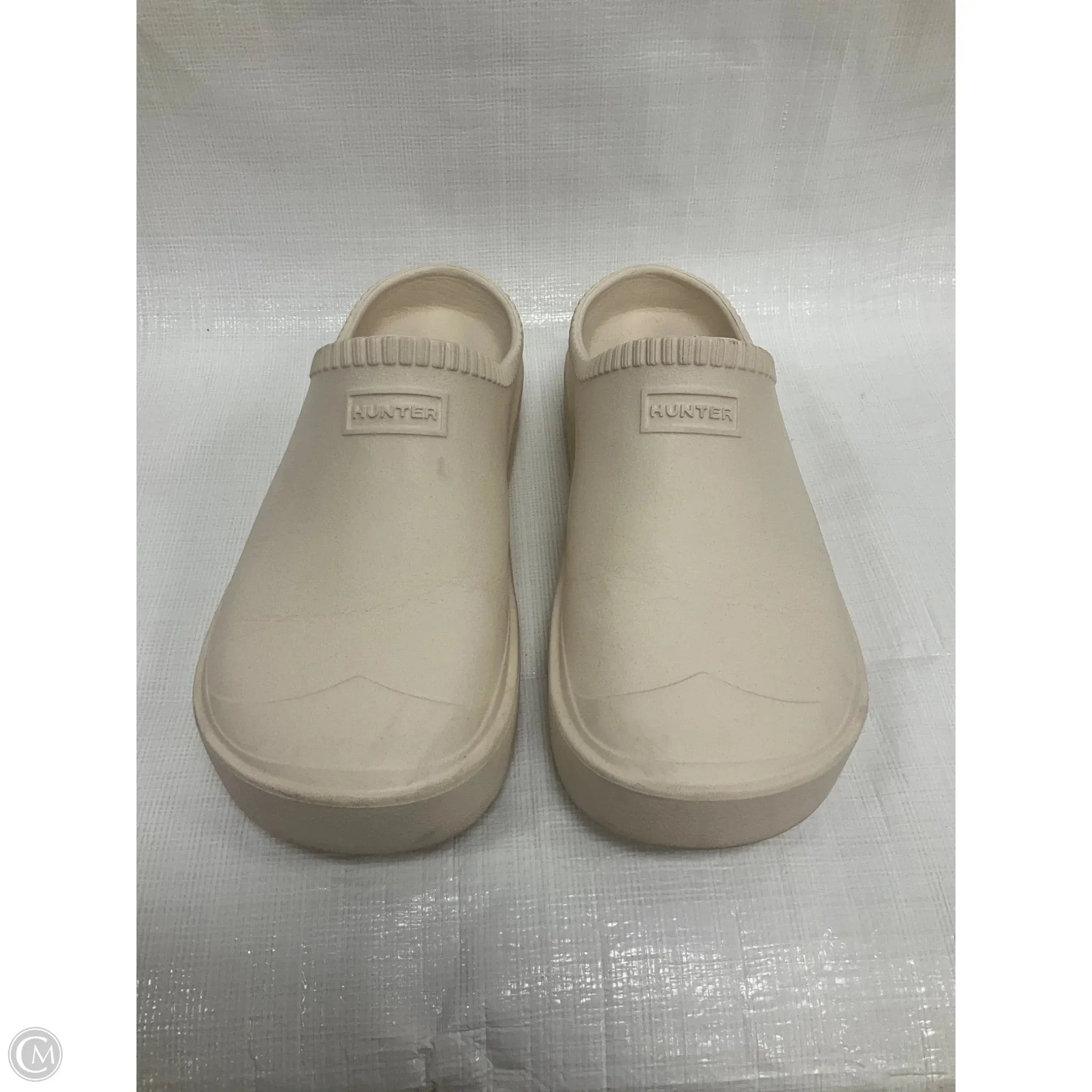 Shoes Flats By Hunter In White, Size: 6