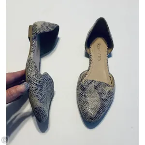 Shoes Flats By Restricted In Animal Print, Size: 7.5
